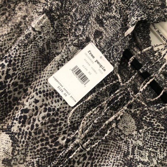 Free People snake print blouse XS - loose fitting - Picture 3 of 3